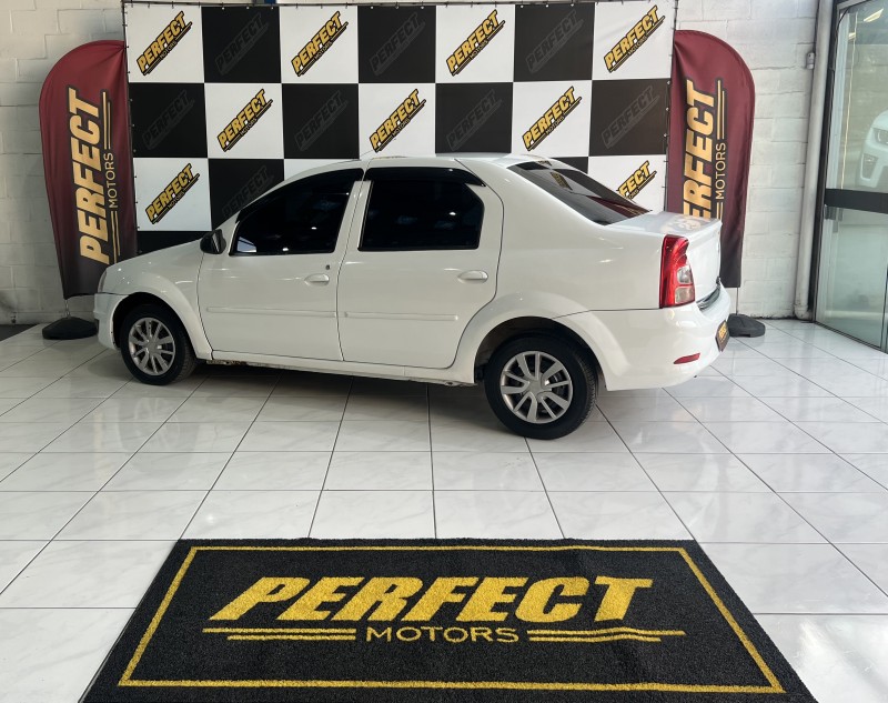 LOGAN 1.0 EXPRESSION 16V FLEX 4P MANUAL - 2012 - PORTãO