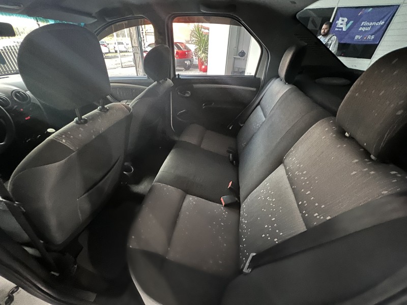 LOGAN 1.0 EXPRESSION 16V FLEX 4P MANUAL - 2012 - PORTãO