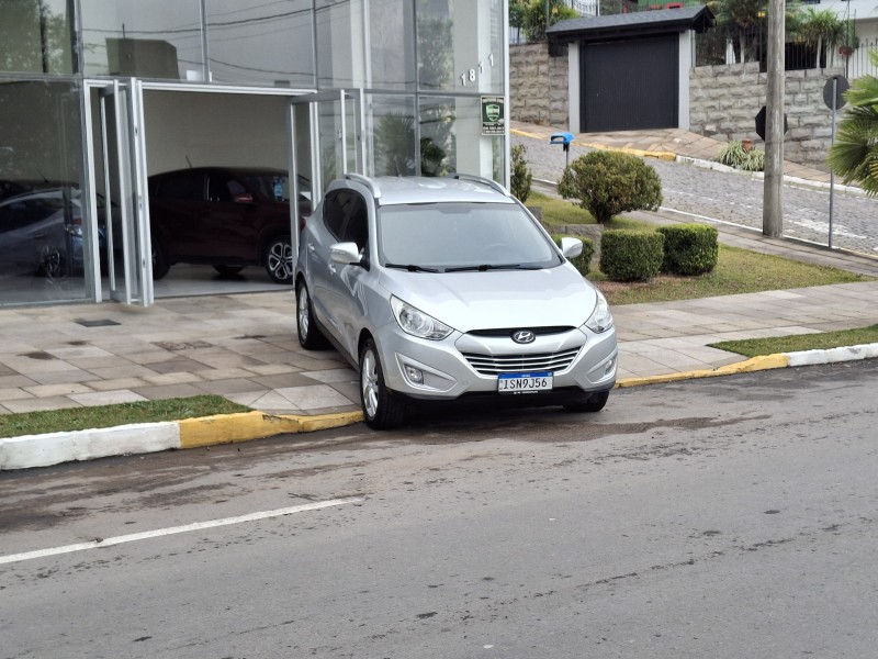 IX35 2.0 MPI 4X2 16V GASOLINA 4P AUTOMÁTICO - 2012 - FARROUPILHA
