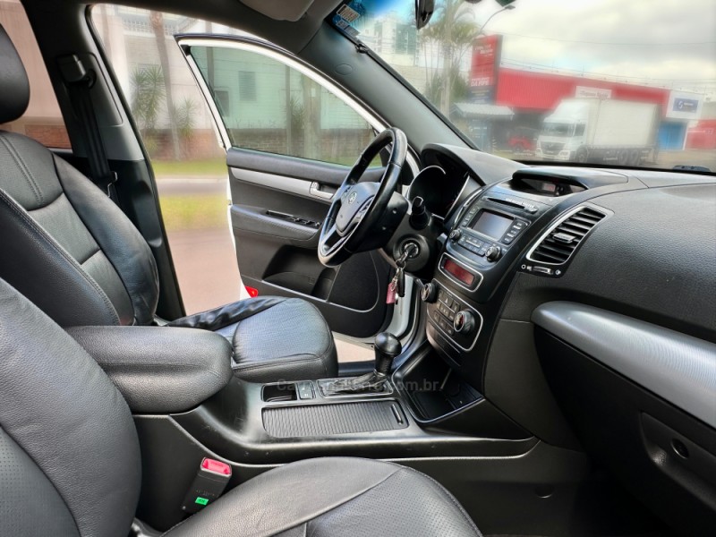 SORENTO 2.4 EX2 4X2 16V GASOLINA 4P AUTOMÁTICO - 2014 - NOVO HAMBURGO