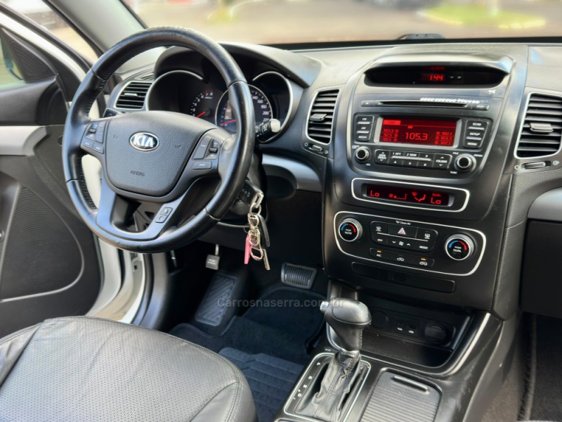 SORENTO 2.4 EX2 4X2 16V GASOLINA 4P AUTOMÁTICO - 2014 - NOVO HAMBURGO