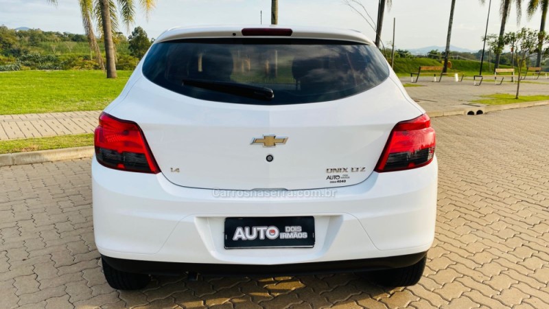 ONIX 1.4 MPFI LTZ 8V FLEX 4P MANUAL - 2015 - DOIS IRMãOS