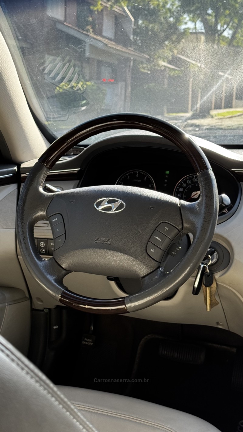 AZERA 3.3 MPFI GLS SEDAN V6 24V GASOLINA 4P AUTOMÁTICO - 2010 - LAJEADO