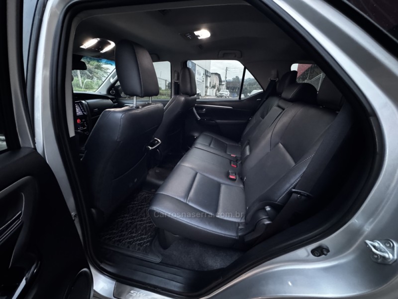HILUX SW4 2.8 SRX 4X4 7 LUGARES 16V TURBO INTERCOOLER DIESEL 4P AUTOMÁTICO - 2022 - FELIZ
