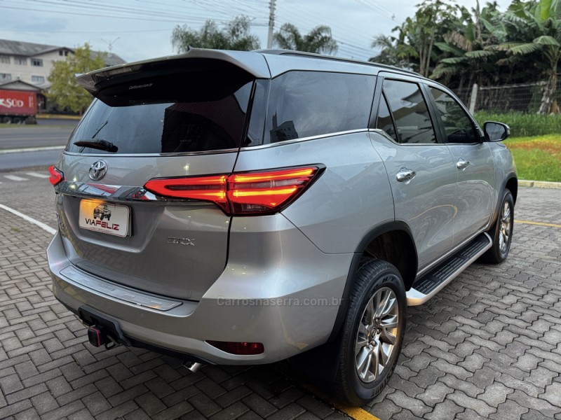HILUX SW4 2.8 SRX 4X4 7 LUGARES 16V TURBO INTERCOOLER DIESEL 4P AUTOMÁTICO - 2022 - FELIZ