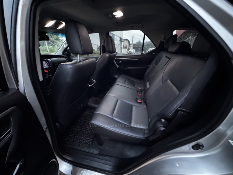 HILUX SW4 2.8 SRX 4X4 7 LUGARES 16V TURBO INTERCOOLER DIESEL 4P AUTOMÁTICO - 2022 - FELIZ