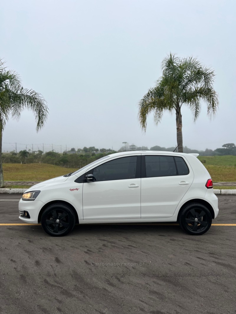 FOX 1.6 MI ROCK IN RIO 8V FLEX 4P MANUAL - 2016 - CARLOS BARBOSA