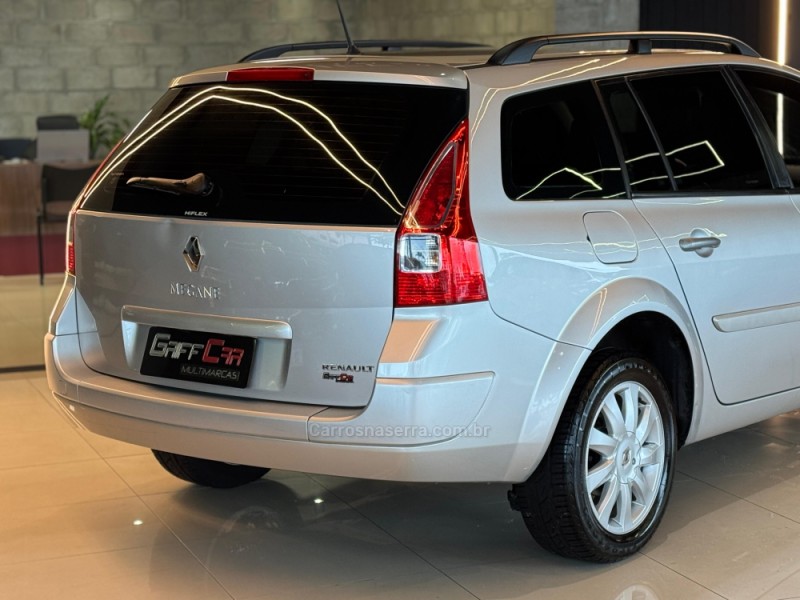 MÉGANE 1.6 DYNAMIQUE GRAND TOUR 16V FLEX 4P MANUAL - 2011 - DOIS IRMãOS