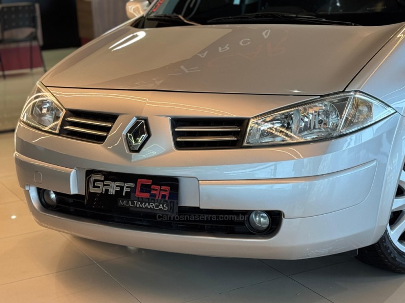 MÉGANE 1.6 DYNAMIQUE GRAND TOUR 16V FLEX 4P MANUAL - 2011 - DOIS IRMãOS