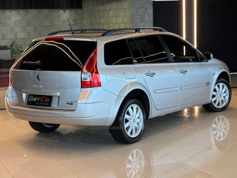 MÉGANE 1.6 DYNAMIQUE GRAND TOUR 16V FLEX 4P MANUAL - 2011 - DOIS IRMãOS