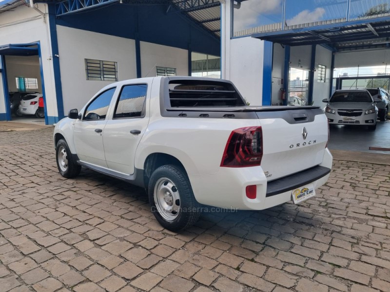 OROCH 1.6 16V SCE INTENSE FLEX 4P MANUAL - 2018 - VACARIA