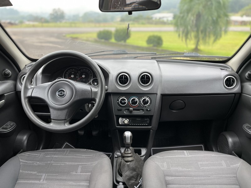 PRISMA 1.4 MPFI MAXX 8V FLEX 4P MANUAL - 2009 - BOM PRINCíPIO