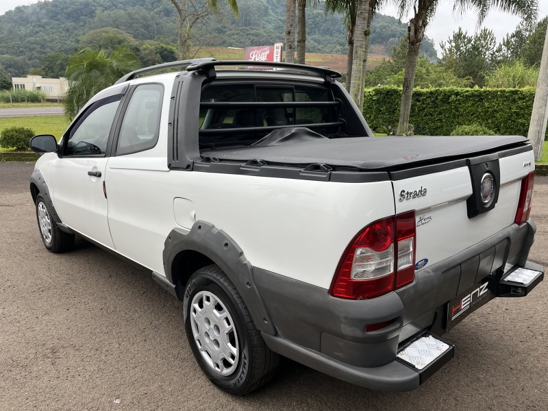 STRADA 1.4 MPI WORKING CD 8V FLEX 2P MANUAL - 2012 - BOM PRINCíPIO