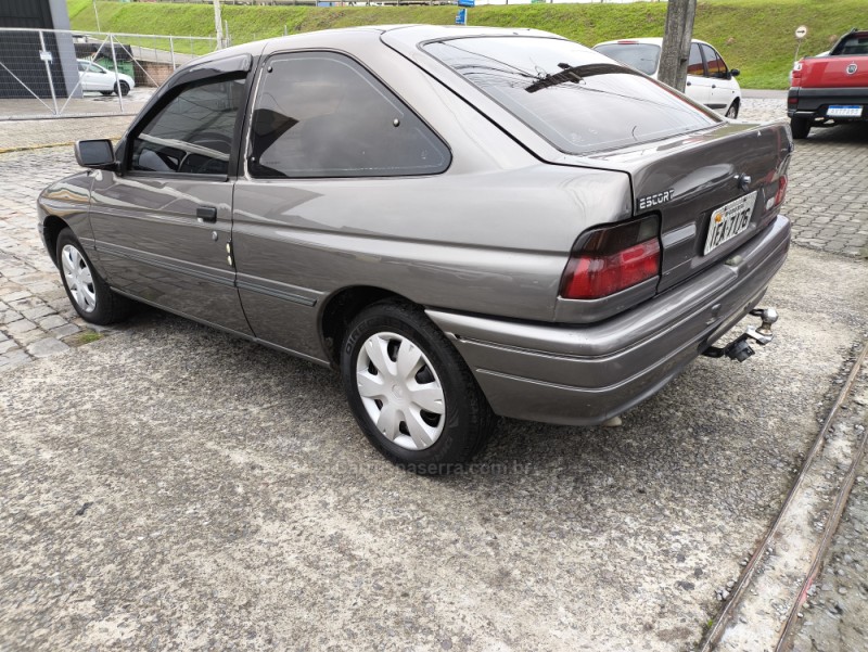 ESCORT 1.8 GL 8V GASOLINA 2P MANUAL - 1996 - FARROUPILHA