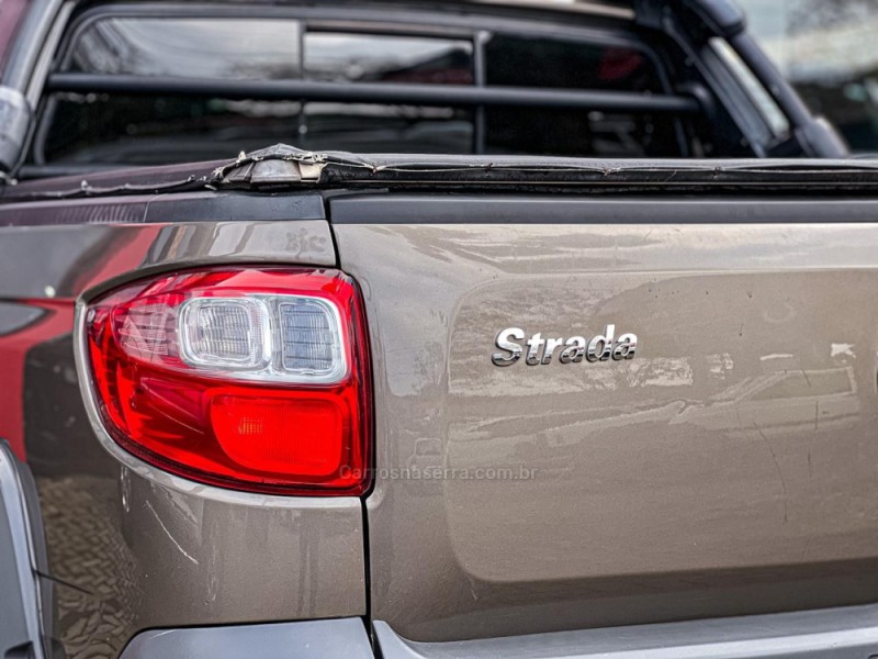 STRADA 1.8 MPI ADVENTURE CD 16V FLEX 3P MANUAL - 2015 - CANELA