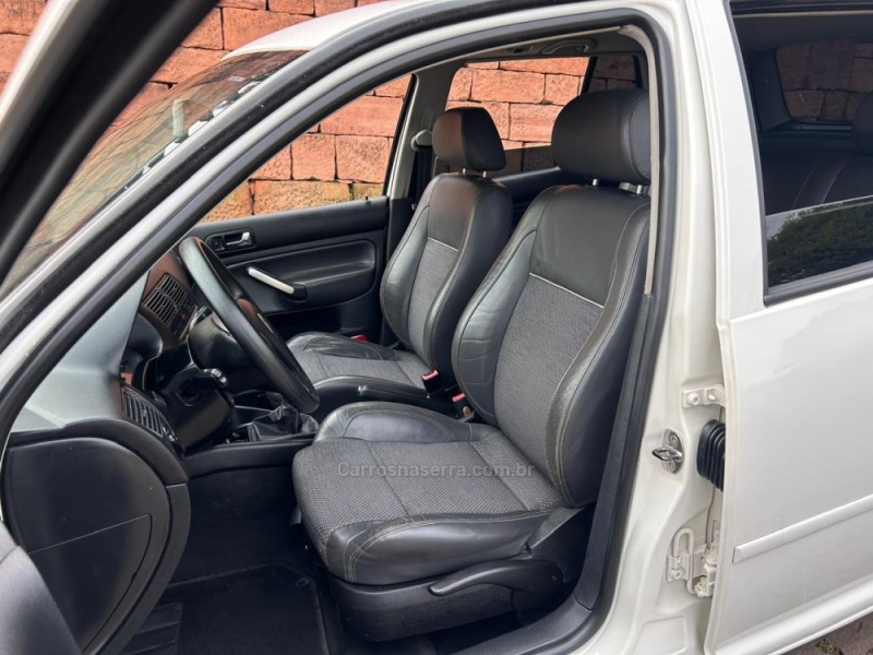 GOLF 1.6 MI SPORTLINE 8V FLEX 4P MANUAL - 2010 - VENâNCIO AIRES
