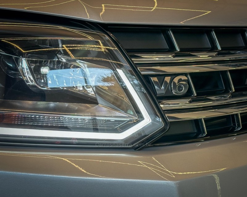 AMAROK 3.0 V6 TDI HIGHLINE CD DIESEL 4MOTION AUTOMÁTICO - 2018 - GARIBALDI