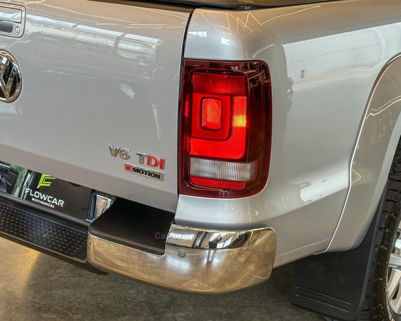 AMAROK 3.0 V6 TDI HIGHLINE CD DIESEL 4MOTION AUTOMÁTICO - 2018 - GARIBALDI