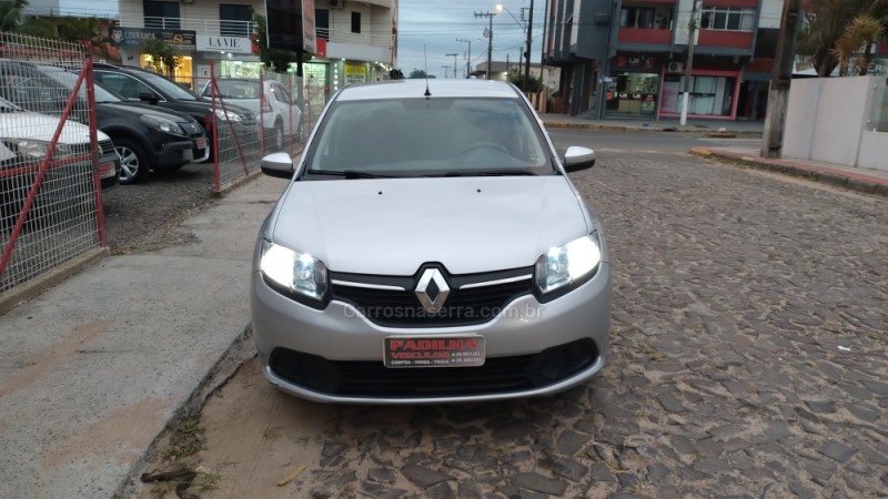 LOGAN 1.6 EXPRESSION 8V HI-FLEX 4P MANUAL - 2017 - SOMBRIO