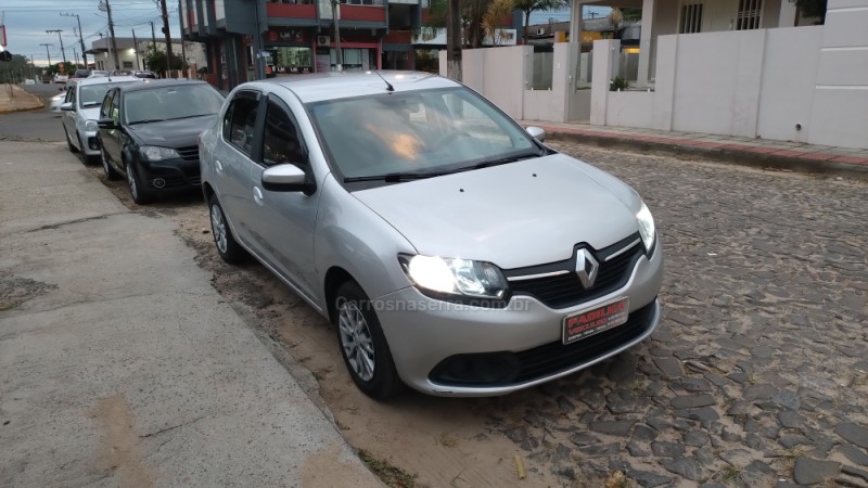 LOGAN 1.6 EXPRESSION 8V HI-FLEX 4P MANUAL - 2017 - SOMBRIO