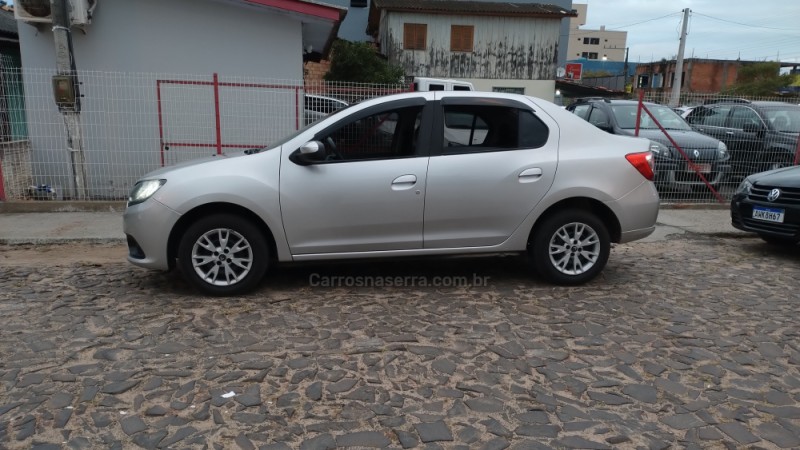 LOGAN 1.6 EXPRESSION 8V HI-FLEX 4P MANUAL - 2017 - SOMBRIO