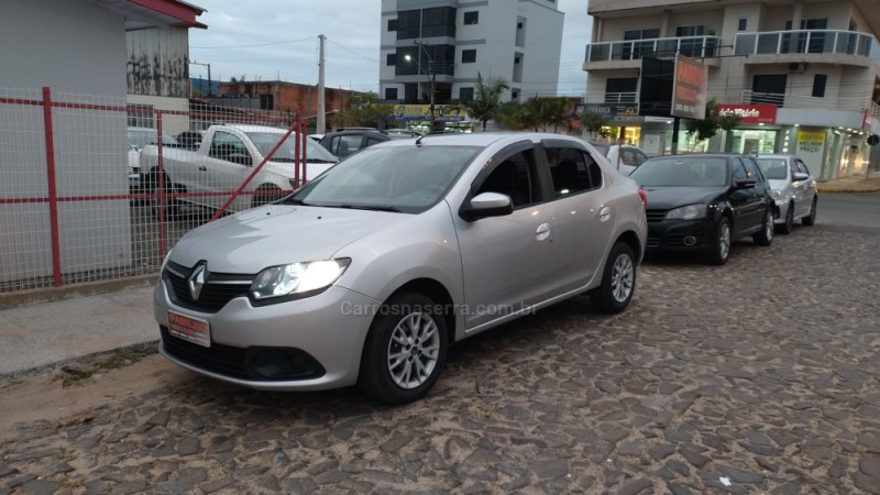LOGAN 1.6 EXPRESSION 8V HI-FLEX 4P MANUAL - 2017 - SOMBRIO