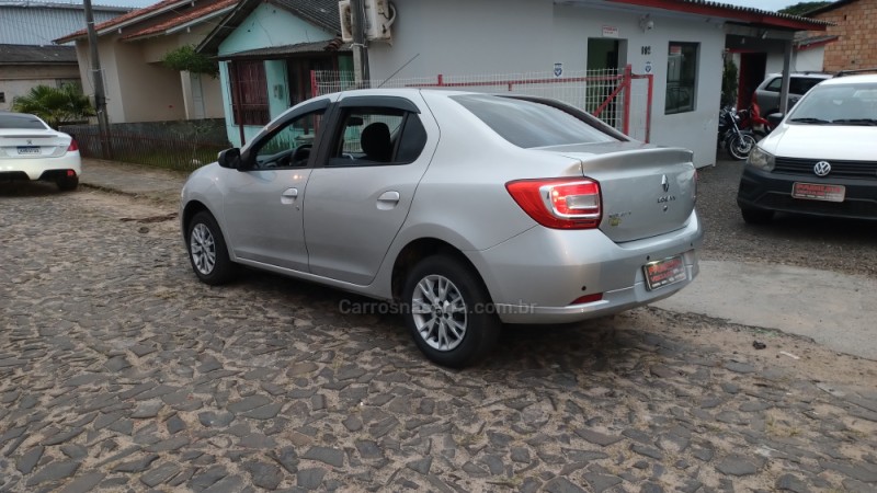 LOGAN 1.6 EXPRESSION 8V HI-FLEX 4P MANUAL - 2017 - SOMBRIO