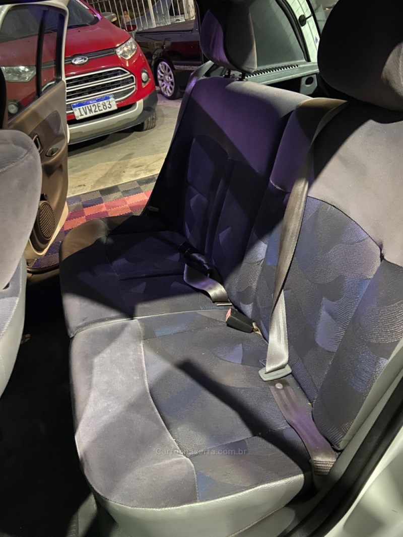 CLIO 1.6 RN 16V GASOLINA 4P MANUAL - 2000 - CAXIAS DO SUL