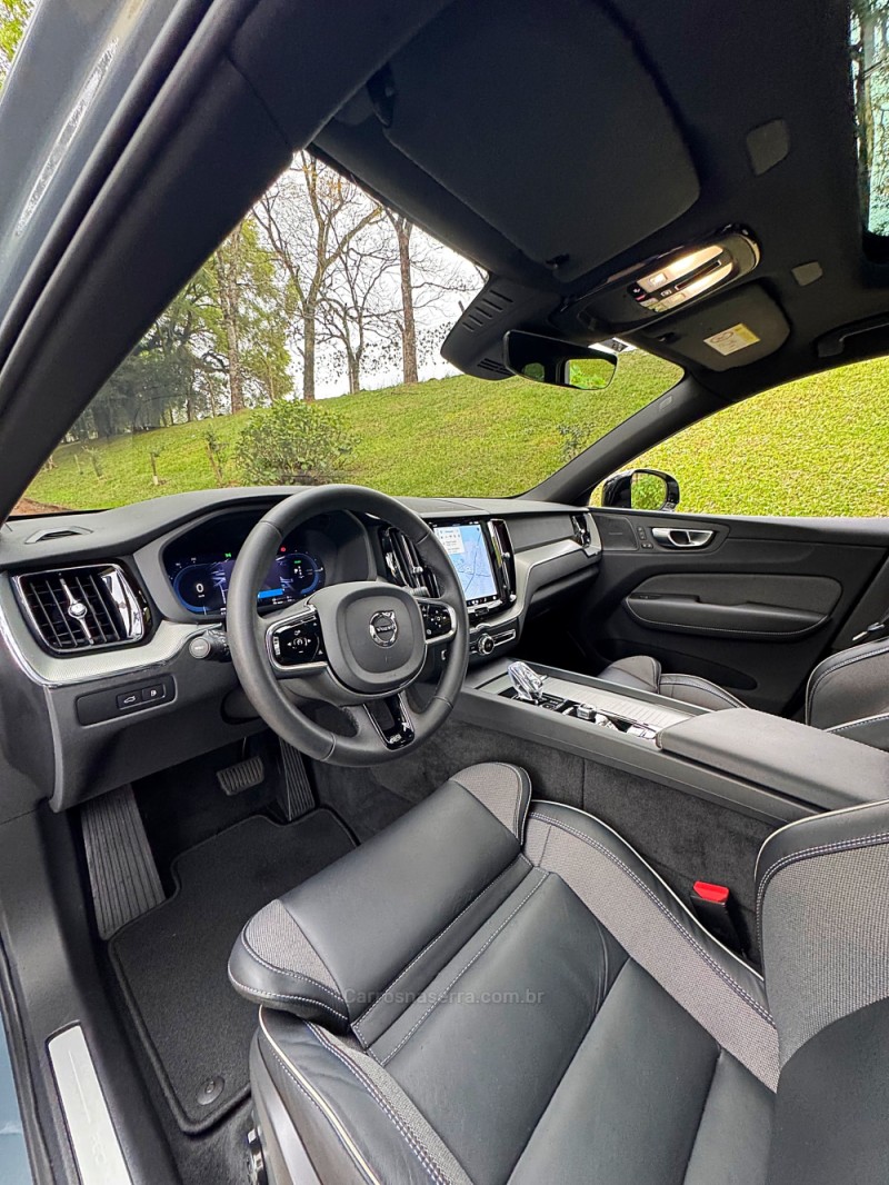 XC60 2.0 T8 ULTIMATE DARK AWD HIBRIDO 4P AUTOMÁTICO  - 2024 - PASSO FUNDO