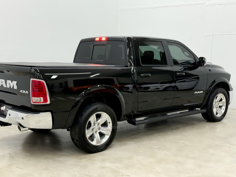 CLASSIC 5.7 LARAMIE V8 HEMI 4P GASOLINA AUTOMÁTICA - 2022 - CAXIAS DO SUL