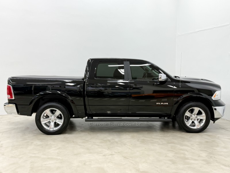CLASSIC 5.7 LARAMIE V8 HEMI 4P GASOLINA AUTOMÁTICA - 2022 - CAXIAS DO SUL