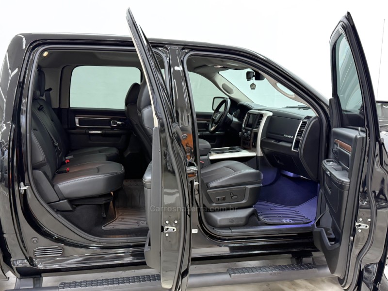 CLASSIC 5.7 LARAMIE V8 HEMI 4P GASOLINA AUTOMÁTICA - 2022 - CAXIAS DO SUL