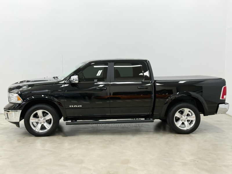 CLASSIC 5.7 LARAMIE V8 HEMI 4P GASOLINA AUTOMÁTICA - 2022 - CAXIAS DO SUL
