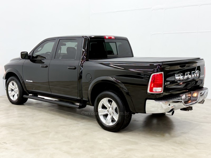 CLASSIC 5.7 LARAMIE V8 HEMI 4P GASOLINA AUTOMÁTICA - 2022 - CAXIAS DO SUL