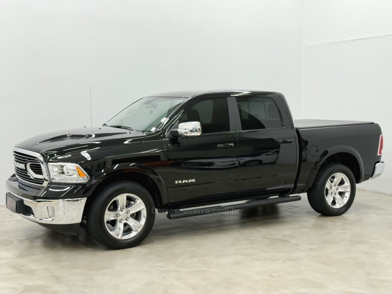 classic 5.7 laramie v8 hemi 4p gasolina automatica 2022 caxias do sul