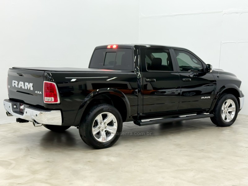 CLASSIC 5.7 LARAMIE V8 HEMI 4P GASOLINA AUTOMÁTICA - 2022 - CAXIAS DO SUL