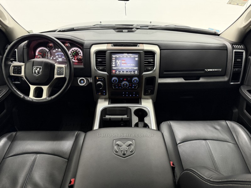 CLASSIC 5.7 LARAMIE V8 HEMI 4P GASOLINA AUTOMÁTICA - 2022 - CAXIAS DO SUL