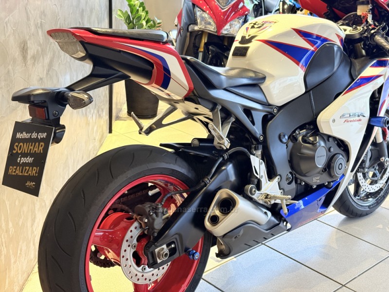 CBR 1000RR FIREBLADE - 2010 - CAXIAS DO SUL