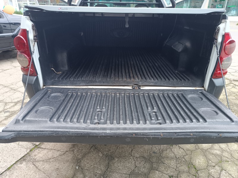 MONTANA 1.8 MPFI CONQUEST CS 8V FLEX 2P MANUAL - 2004 - FLORES DA CUNHA