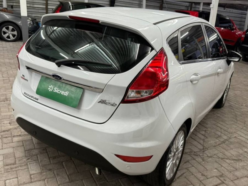 FIESTA 1.6 TITANIUM PLUS HATCH 16V FLEX 4P AUTOMÁTICO - 2014 - CAXIAS DO SUL