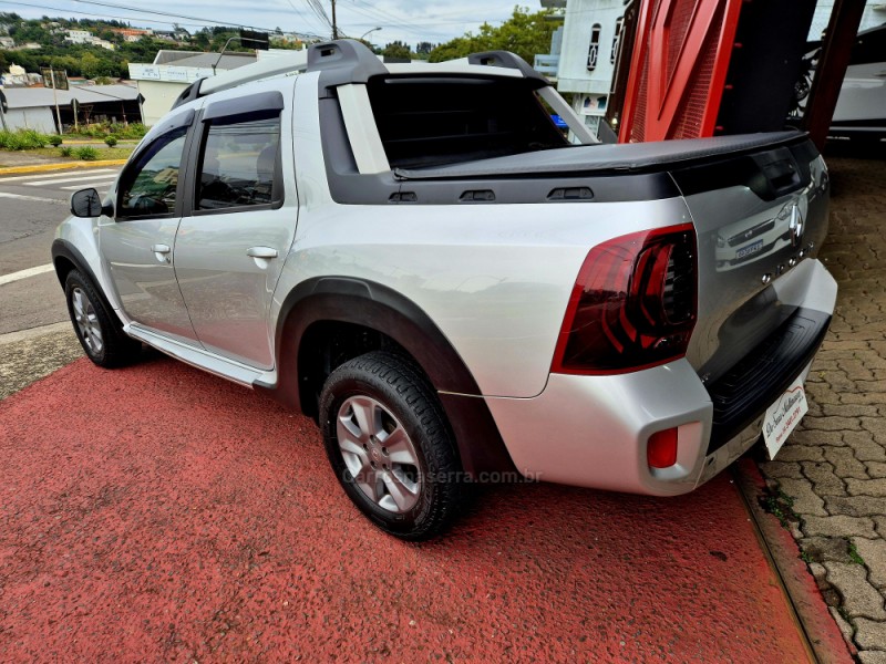 DUSTER OROCH 1.6 16V FLEX DYNAMIQUE 4P MANUAL - 2016 - FARROUPILHA