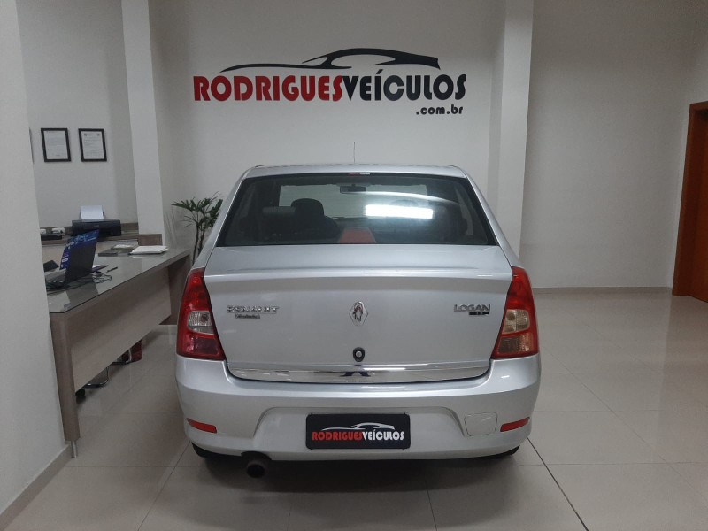 LOGAN 1.6 EXPRESSION 8V FLEX 4P MANUAL - 2011 - CAXIAS DO SUL