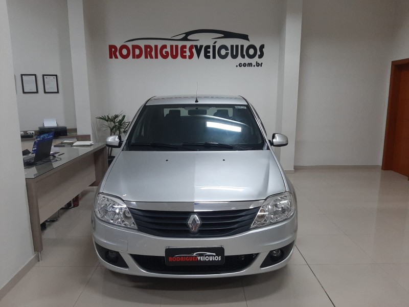 LOGAN 1.6 EXPRESSION 8V FLEX 4P MANUAL - 2011 - CAXIAS DO SUL