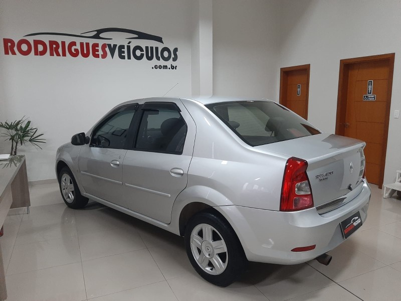 LOGAN 1.6 EXPRESSION 8V FLEX 4P MANUAL - 2011 - CAXIAS DO SUL