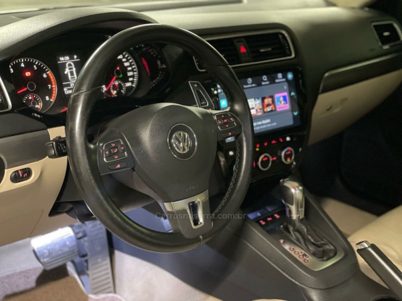 JETTA 2.0 TSI HIGHLINE 200CV GASOLINA 4P TIPTRONIC - 2013 - CAXIAS DO SUL