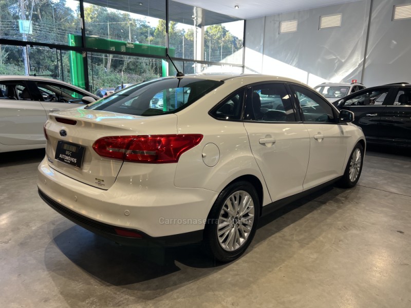 FOCUS 2.0 SE PLUS FASTBACK 16V FLEX 4P AUTOMÁTICO - 2018 - CAXIAS DO SUL