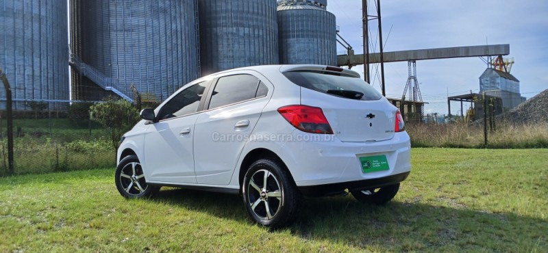 ONIX 1.4 MPFI LTZ 8V FLEX 4P MANUAL - 2015 - VACARIA