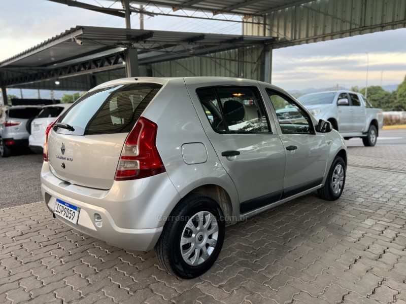 SANDERO 1.0 EXPRESSION 16V FLEX 4P MANUAL - 2012 - BOM PRINCíPIO