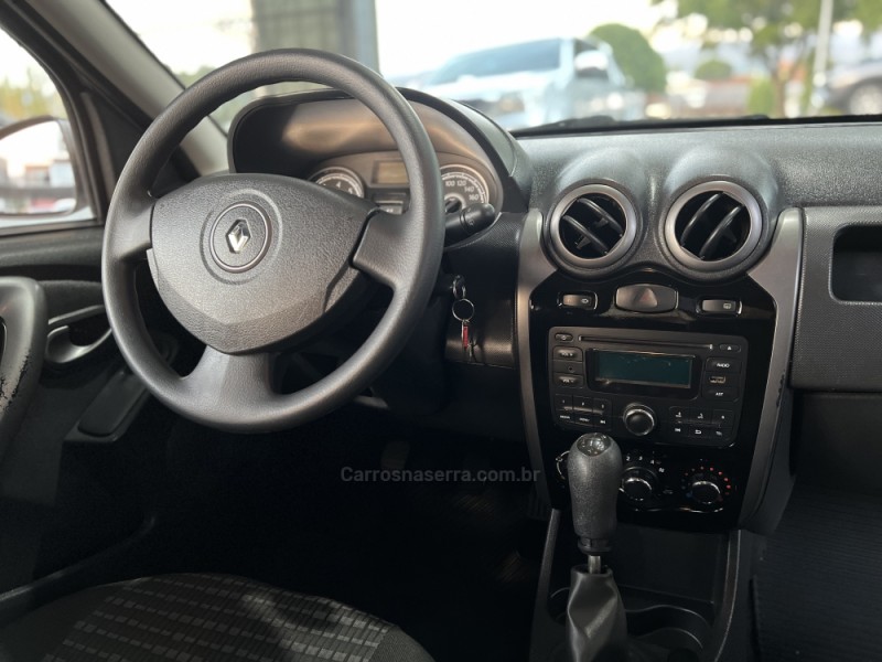 SANDERO 1.0 EXPRESSION 16V FLEX 4P MANUAL - 2012 - BOM PRINCíPIO