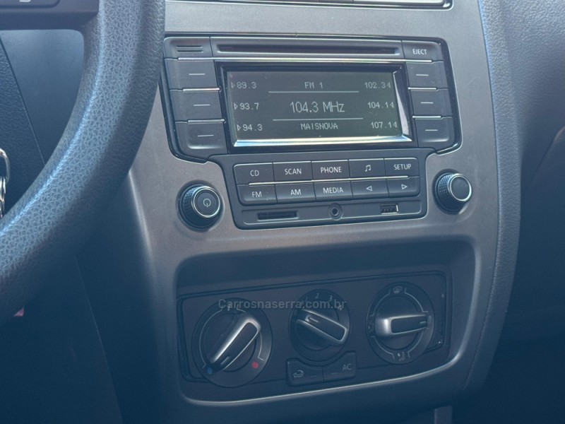FOX 1.0 MI TRENDLINE 8V FLEX 4P MANUAL - 2015 - LAGOA VERMELHA